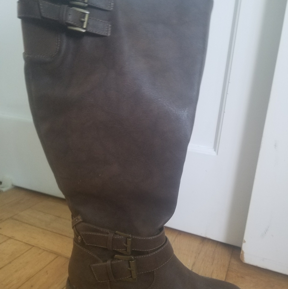 Leather buckled boots
